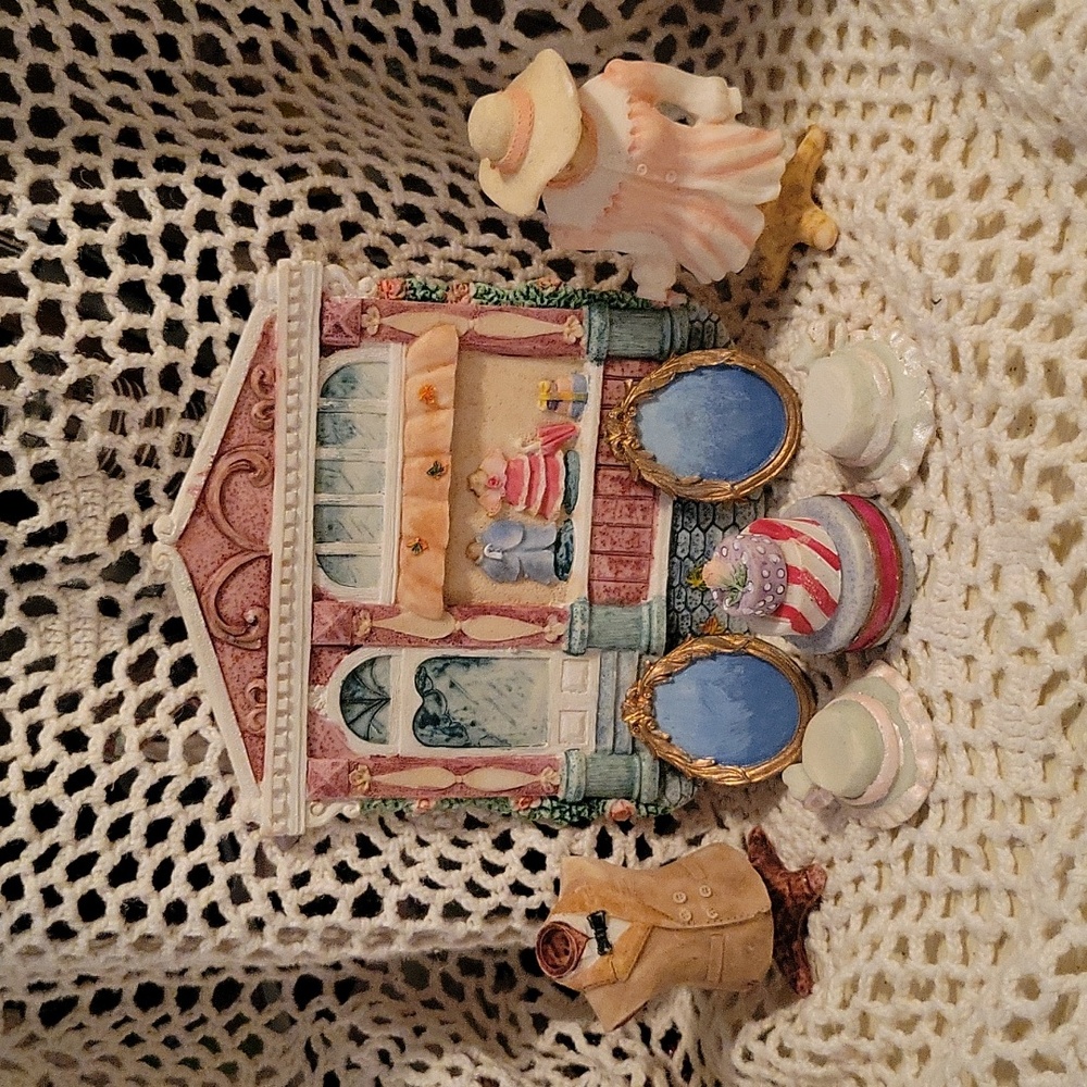 Victorian dollhouse accessories figurines